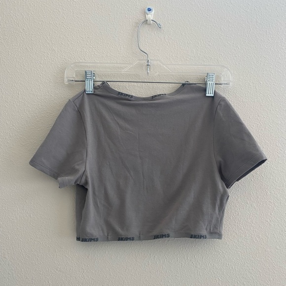 SKIMS cotton logo super cropped Tee in Smoke size Small limited edition NWT - Picture 4 of 5
